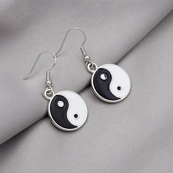 Yin Yang Dangle Earrings Black White Circle Drop Goth Punk Peace Jewelry - Picture 1 of 6